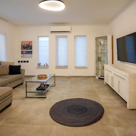 וילה רוני בריכה מחוממת Villa Roni Heated Pool Eilat Bagian luar foto