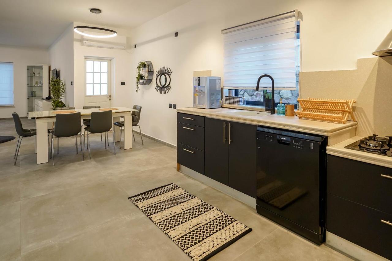 וילה רוני בריכה מחוממת Villa Roni Heated Pool Eilat Bagian luar foto